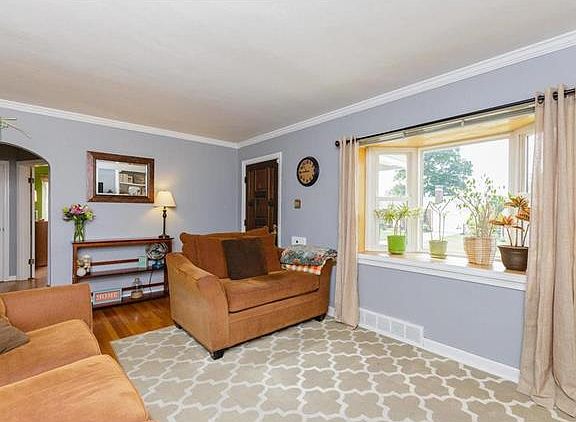 3rd image of 5545 Bancroft Ave