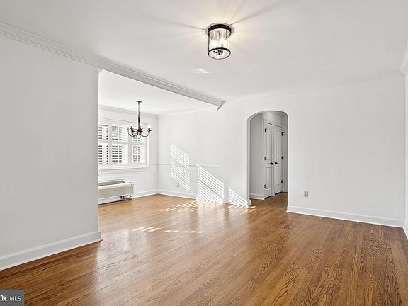 2nd image of 820B S Washington St #229