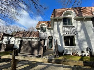 238 Skyline Dr, Coram, NY 11727