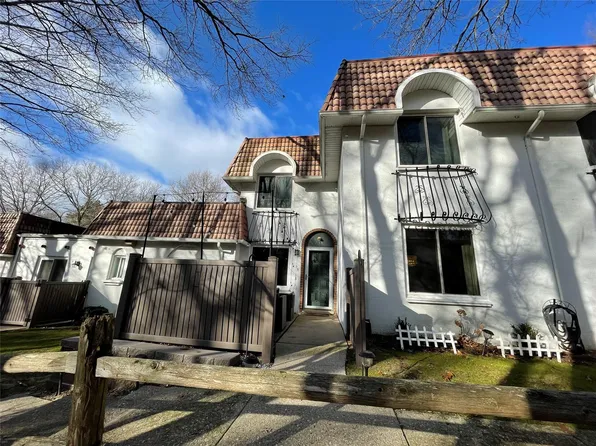 238 Skyline Drive, Coram, NY 11727