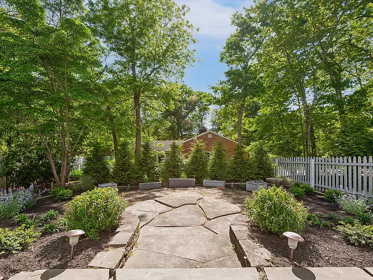 43 Highlands Dr — Photo 20