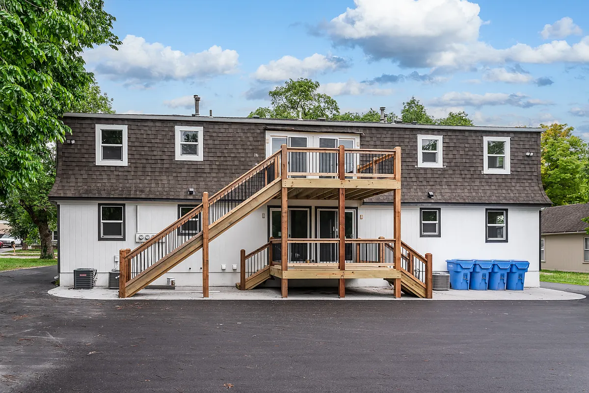 Building Photo - 112 E 4th St #B