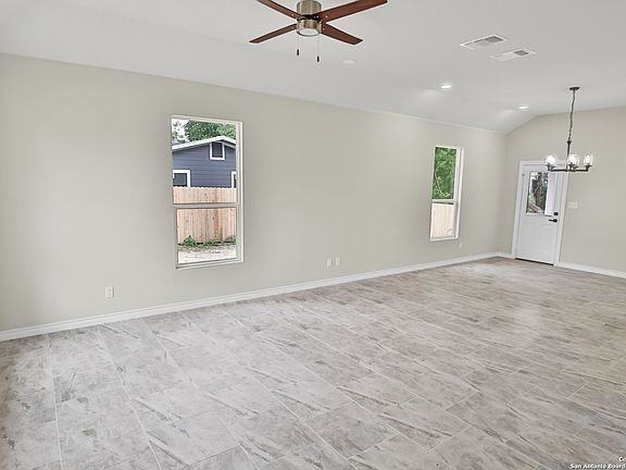 5th image of 151 Westknoll