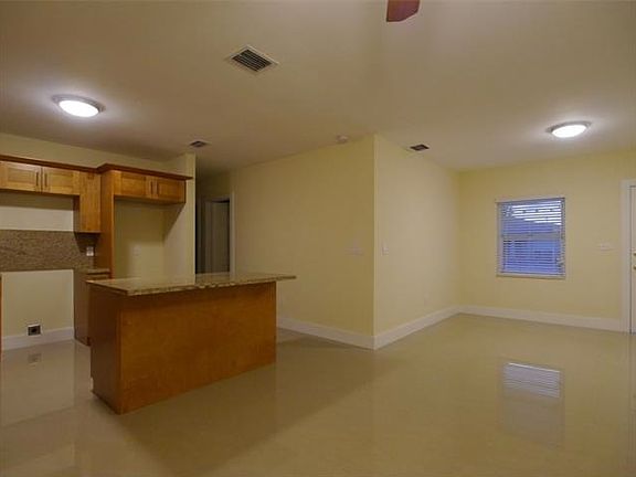 5th image of 14261 Carver Dr