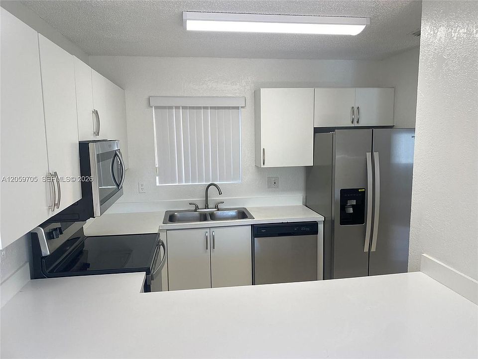 1st image of 6225 Kendale Lakes Cir