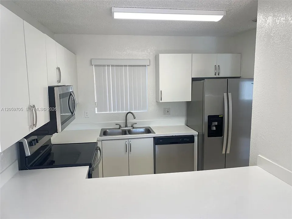 6225 Kendale Lakes Cir