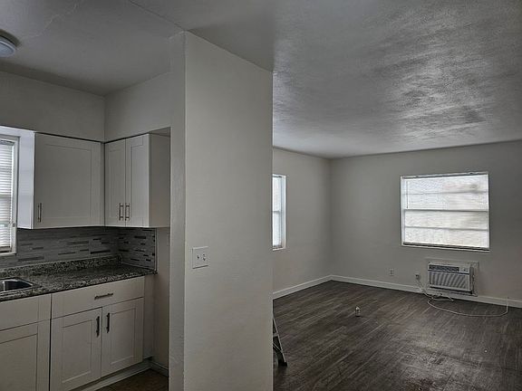 3rd image of 1421 SE 3rd Ct #8