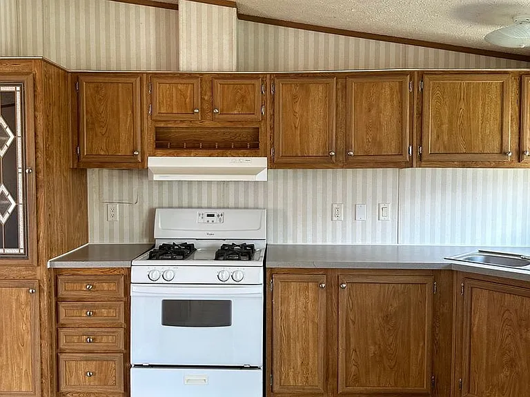 2741 Crab Tree St — Photo 4