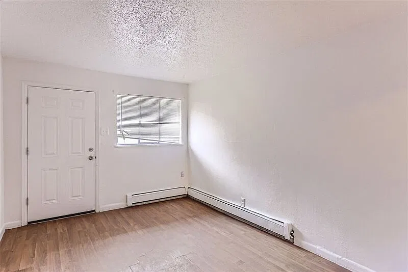 1 bed, 1.0 bath, 500 sqft, $850 — Photo 2