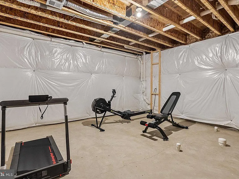 109 Woodford Dr — Photo 45