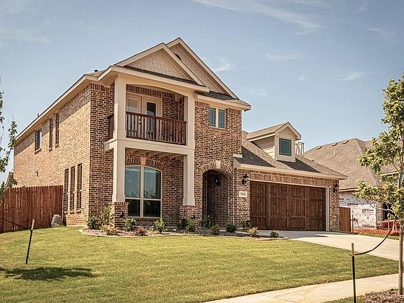 5th image of 908 Royal Court Dr