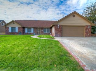 5526 Peacock Ln, Riverside, CA 92505