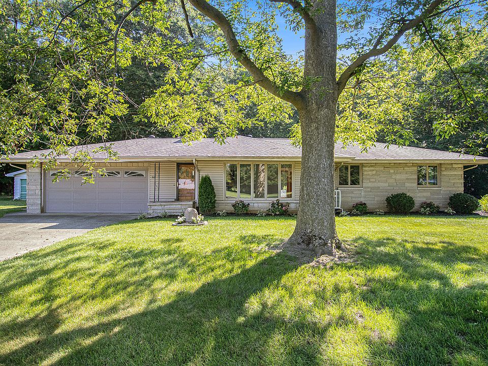 1st image of 301 Woodland Dr