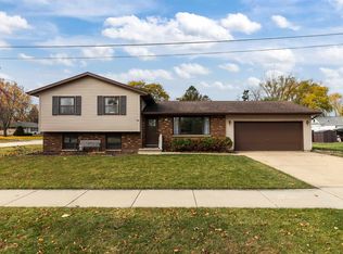 905 Bauman St, Oshkosh, WI 54902