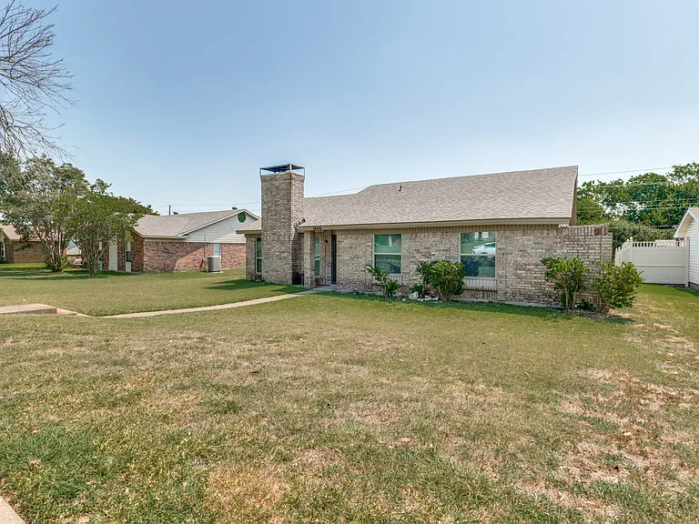 1606 Valley View Ln — Photo 18