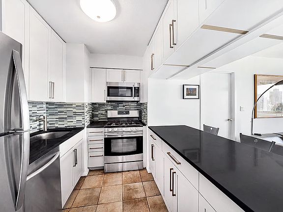 4th image of 200 E 90th St APT 19E