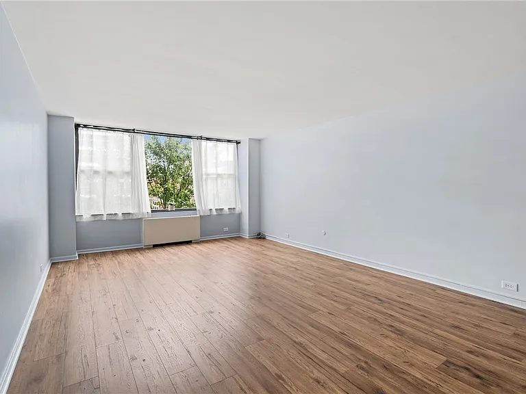 112 Washington Pl #4J — Photo 10