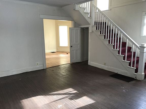 3rd image of 834 S Ironwood Dr