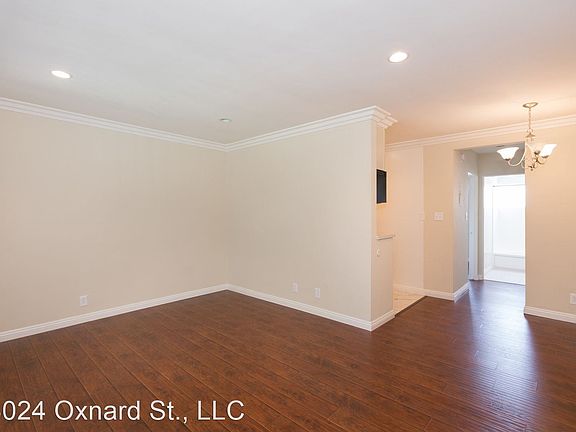 3rd image of 14024 Oxnard St #14
