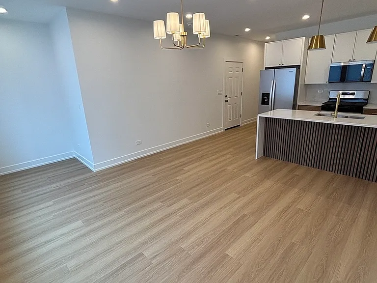6042 S Eberhart Ave #2 — Photo 4