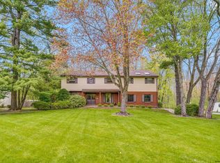 961 Avon Crest Blvd, Niskayuna, NY 12309