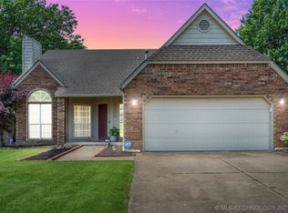 9404 E 97th St, Tulsa, OK 74133