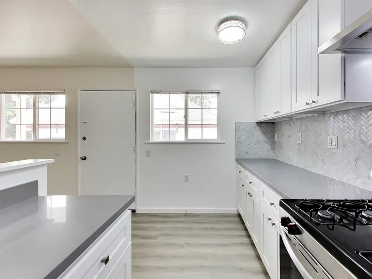 1618 Fairview St #4 — Photo 3