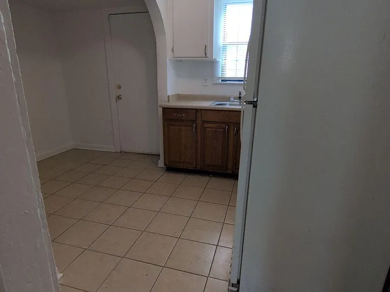1454 Winthrop St — Photo 5