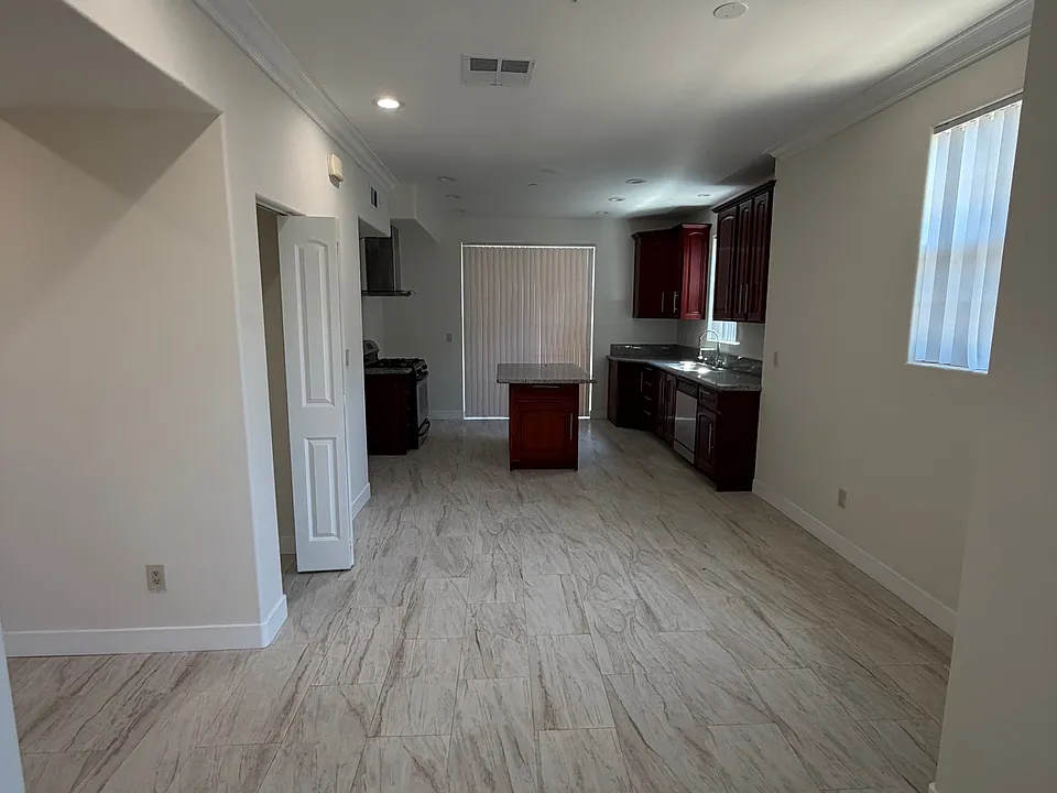 216 W Windsor Rd #105
