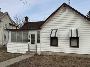 732 E Center St, Freeport, IL 61032