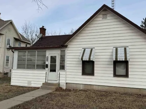 732 E Center St, Freeport, IL 61032