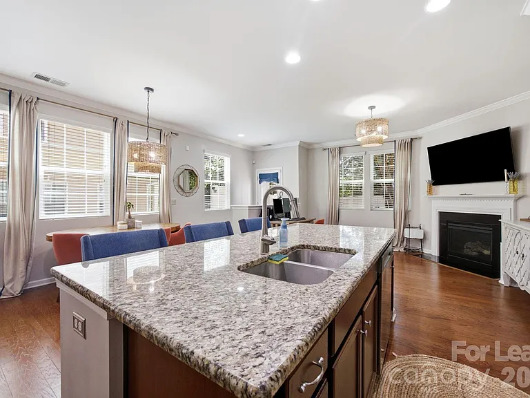7037 Broughton Ln — Photo 7