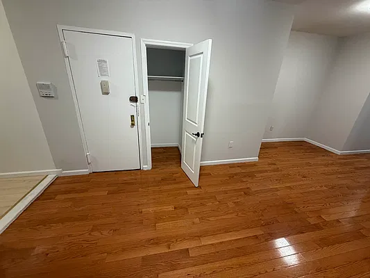 Bedroom, photo 1