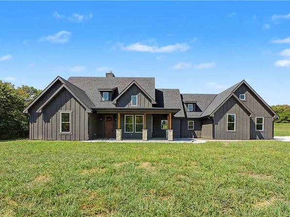 702 NW 1501st Rd, Holden, MO 64040