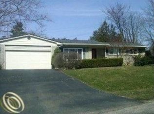 5100 Virgie Ln, West Bloomfield, MI