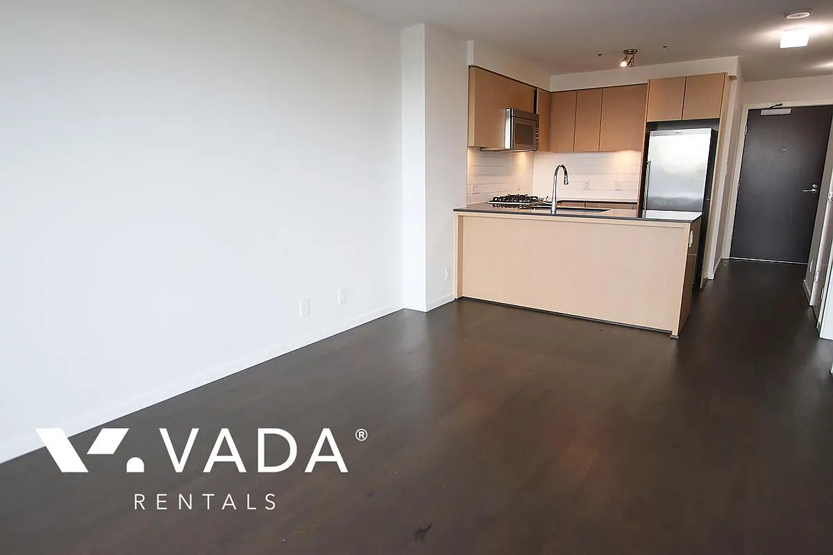 7988 Ackroyd Road Richmond — Photo 3