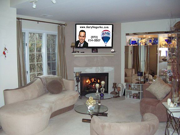 Living Room w/Gas Fireplace