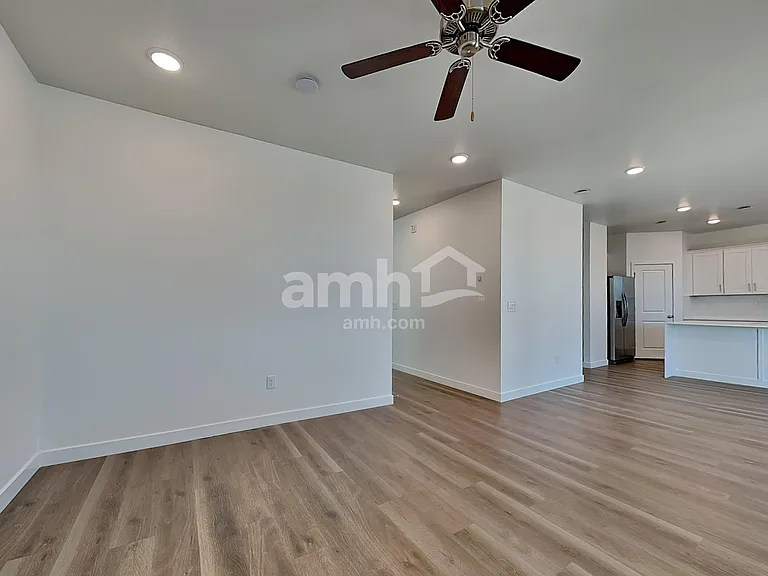 4536 S 98th Ln — Photo 6
