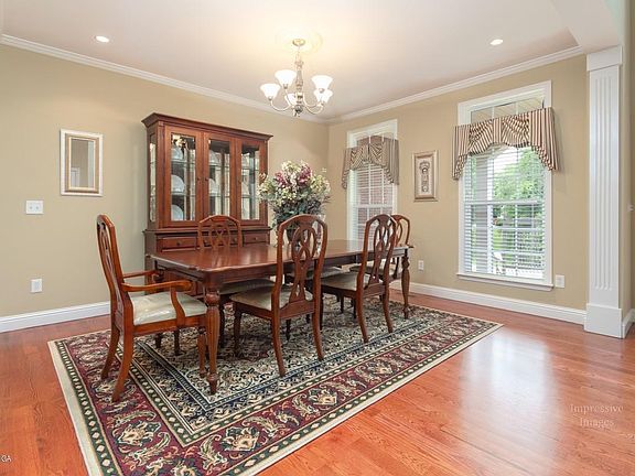 5th image of 120 Golden Oak Dr