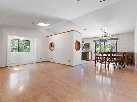 3rd image of 1777 Lupine Way