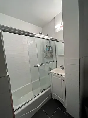 Rented by Chartwell Manhattan Realty | media 20