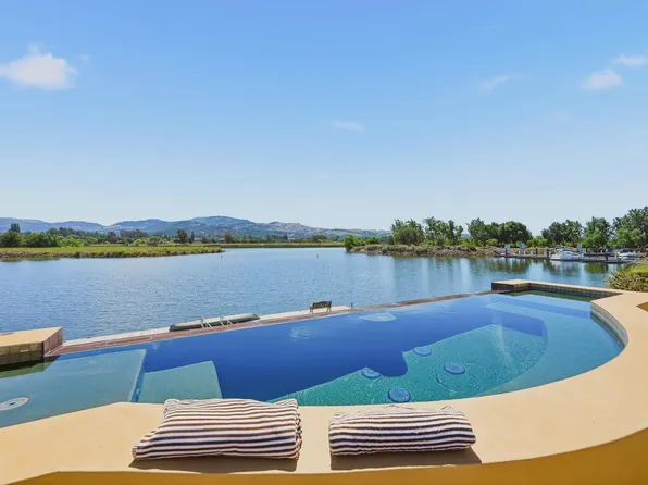 50 Lighthouse Court, Napa, CA 94559