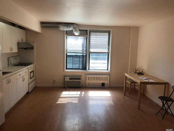 4th image of 14330 Roosevelt Ave