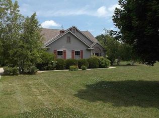 2864 Mockingbird Dr, Jackson, WI 53037