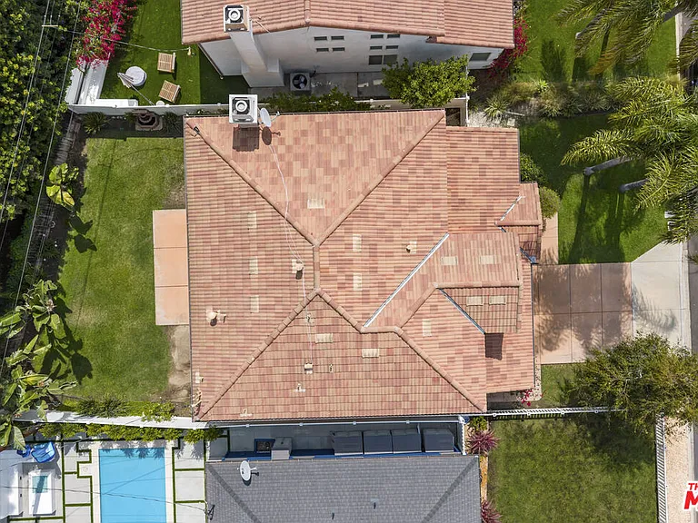 14321 Hortense St — Photo 51