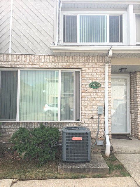 1st image of 695A Barlow Ave