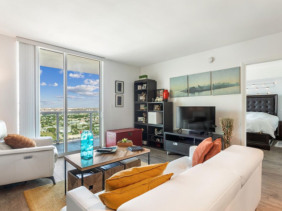 1st image of 1800 N Bayshore Dr APT 3806