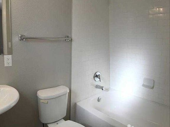 5th image of 4760 Piedmont Ct