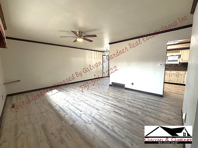 1435 Coronado Dr — Photo 2