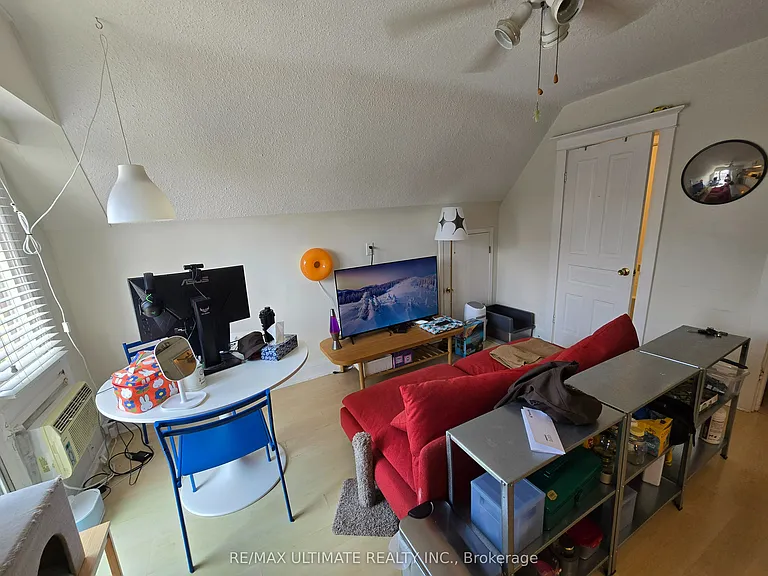 394 Sunnyside Ave #4 — Photo 3